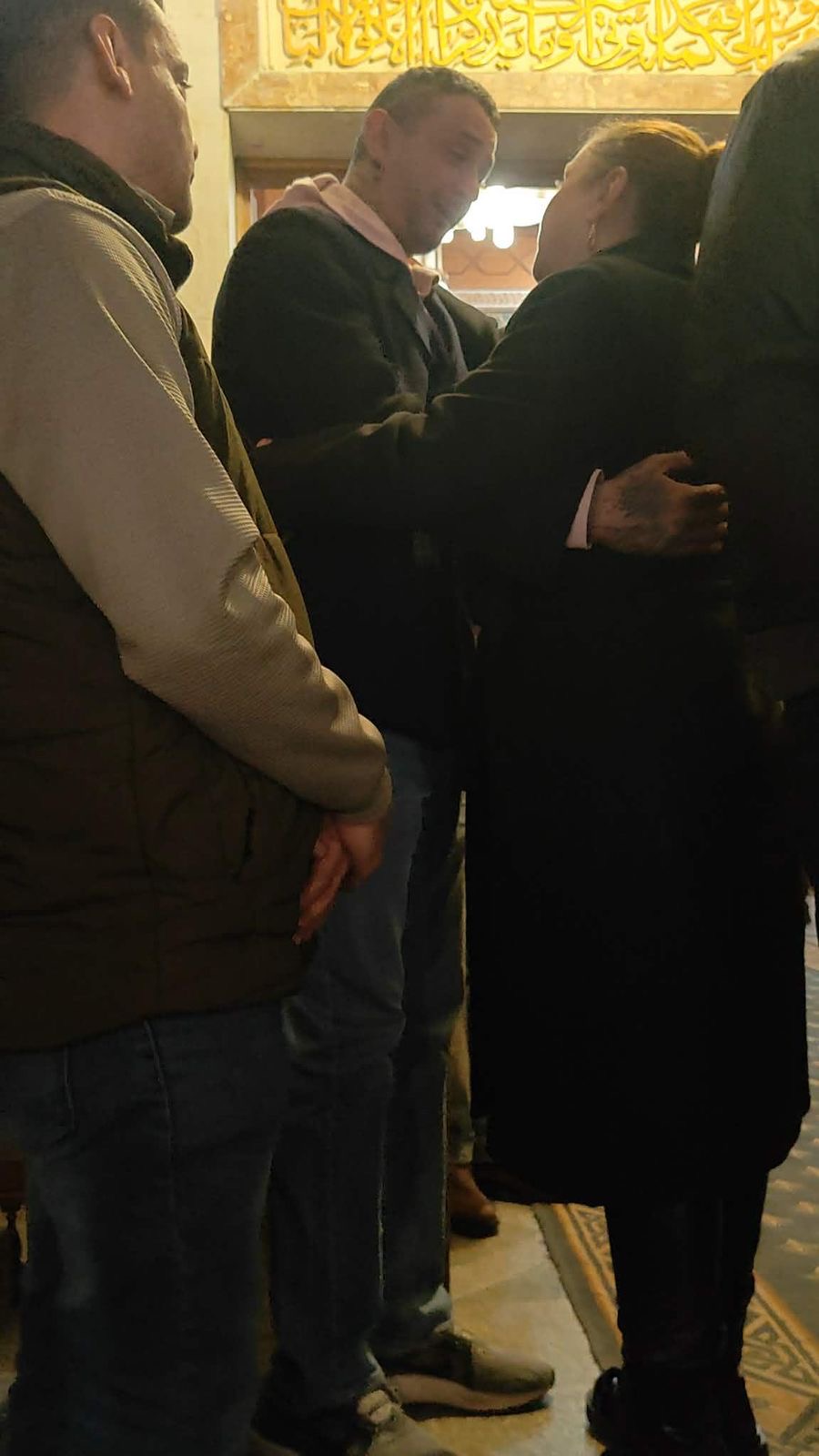 محطة مصر نيوز - شيرين تودّع سمية الألفي بالدموع في عزائها بمسجد عمر مكرم