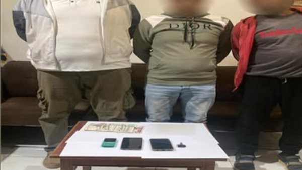 مقابل المال.. ضبط 3 أشخاص حرّضوا المواطنين على التصويت لمرشح بأخميم أخبار مصر - مقابل المال.. ضبط 3 أشخاص حرّضوا المواطنين على التصويت لمرشح بأخميم