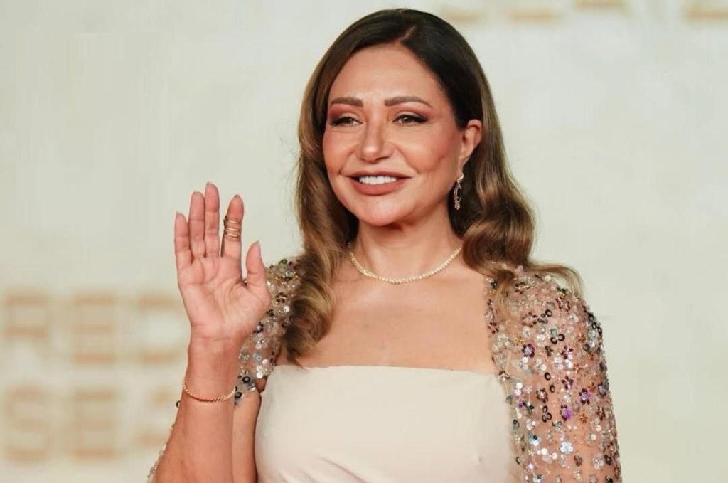 محطة مصر نيوز - ليلى علوي تخطف الأضواء بإطلالة ملكية بافتتاح مهرجان البحر الأحمر السينمائي