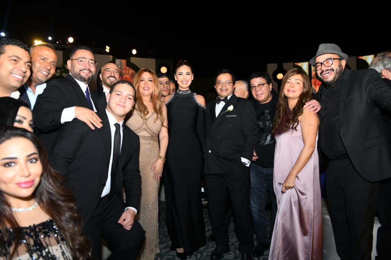 محطة مصر نيوز - دموع وضحكات في ليلة العمر.. محمد هنيدي يحتفل بزفاف ابنته وسط نجوم الفن