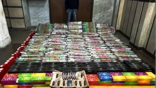 بحوزته 29 ألف قطعة.. ضبط مالك شركة لاتهامه بالإتجار في الألعاب النارية والأسلحة البيضاء بالإسكندرية أخبار مصر - بحوزته 29 ألف قطعة.. ضبط مالك شركة لاتهامه بالإتجار في الألعاب النارية والأسلحة البيضاء بالإسكندرية