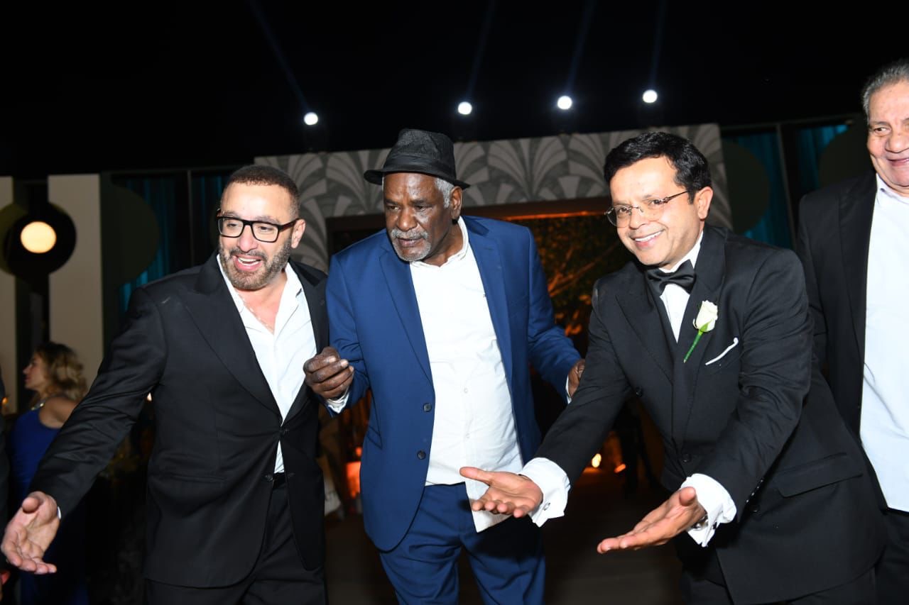 محطة مصر نيوز - دموع وضحكات في ليلة العمر.. محمد هنيدي يحتفل بزفاف ابنته وسط نجوم الفن