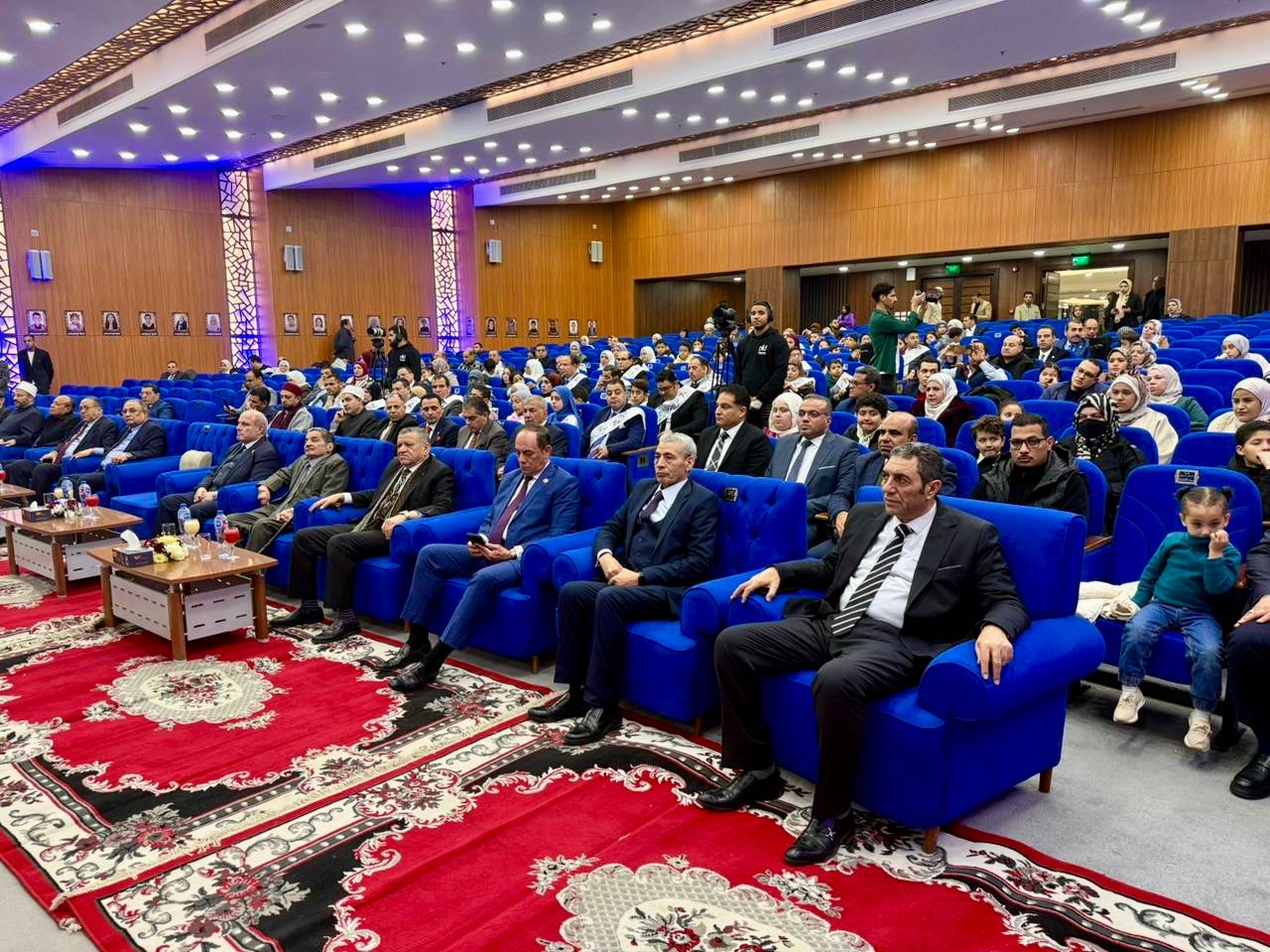 أخبار مصر - رئيس هيئة النيابة الإدارية ووزير الأوقاف يكرمان حفظة القرآن الكريم