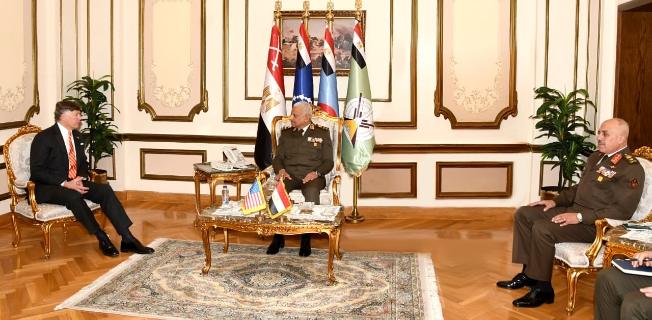 أخبار مصر - وزير الدفاع والإنتاج الحربي يلتقي نائب وزير الخارجية الأمريكي