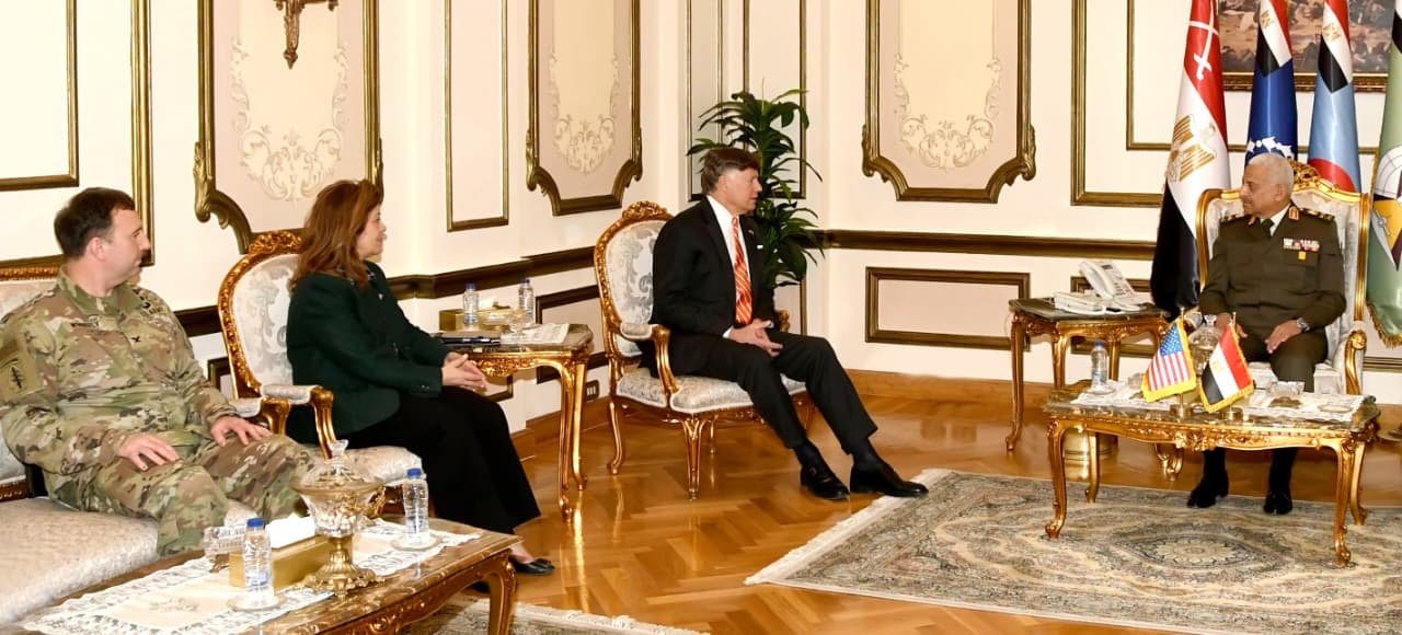 أخبار مصر - وزير الدفاع والإنتاج الحربي يلتقي نائب وزير الخارجية الأمريكي