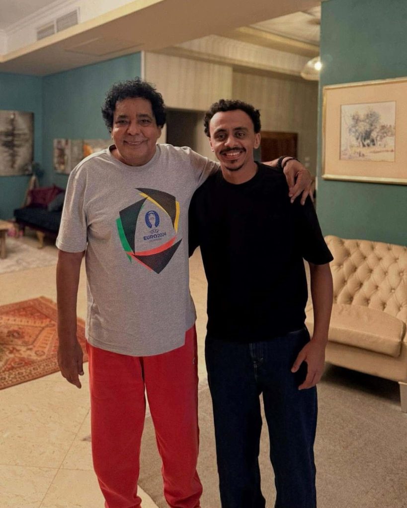 محطة مصر نيوز - كزبرة يلفت الأنظار بصورة مع محمد منير ويستعد لأول بطولة مطلقة في رمضان 2026