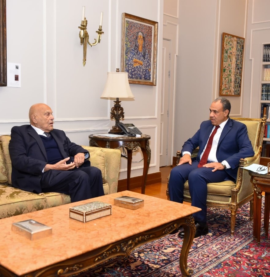 أخبار مصر - وزير الخارجية يلتقي البروفيسور د. مجدي يعقوب.. ويشيد بالدور الإنساني والتنموي للمشروعات الصحية