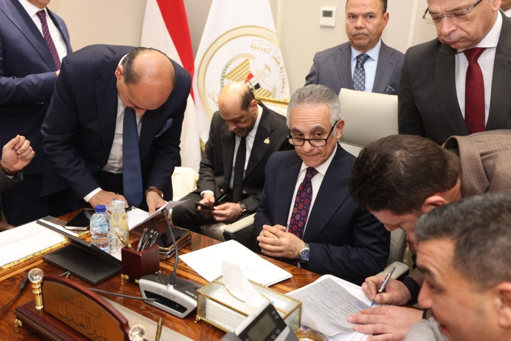 محطة مصر نيوز - المستشار محمود الشريف وزير العدل يلتقي عدداً من أعضاء مجلسي النواب والشيوخ