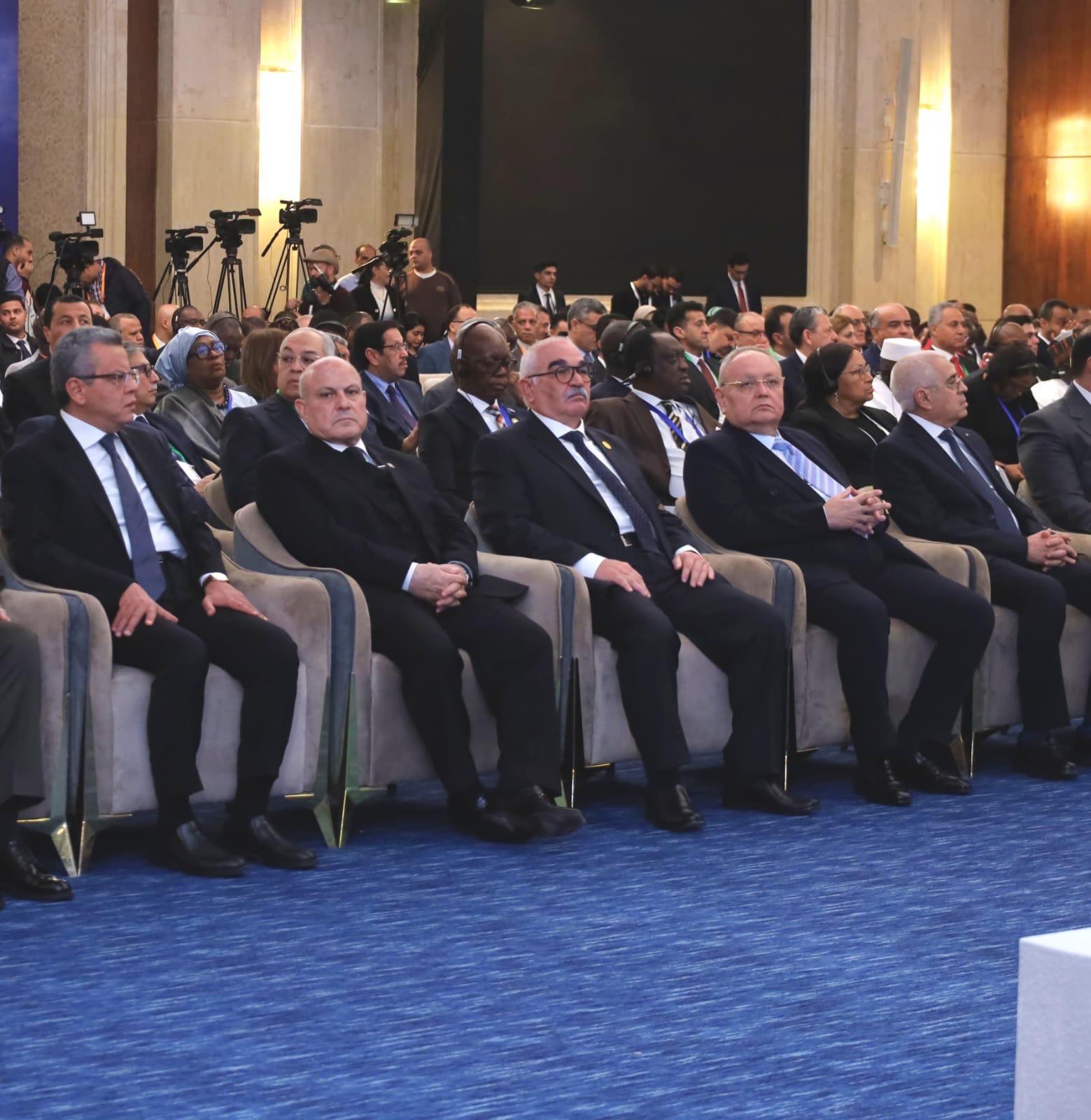 أخبار مصر والعالم لحظة بلحظة - رئيس هيئة النيابة الإدارية يشهد اجتماع القاهرة التاسع لرؤساء المحاكم الدستورية