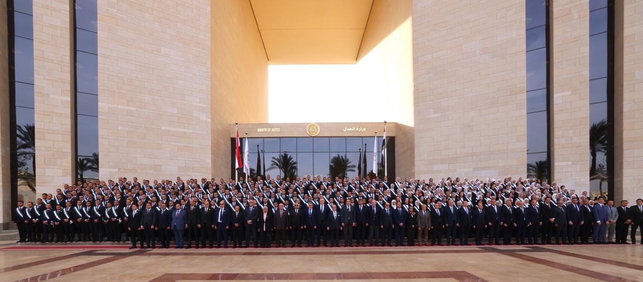 أخبار مصر والعالم لحظة بلحظة - أعضاء النيابة الإدارية وقضايا الدولة الجُدد يؤدون اليمين القانونية أمام وزير العدل