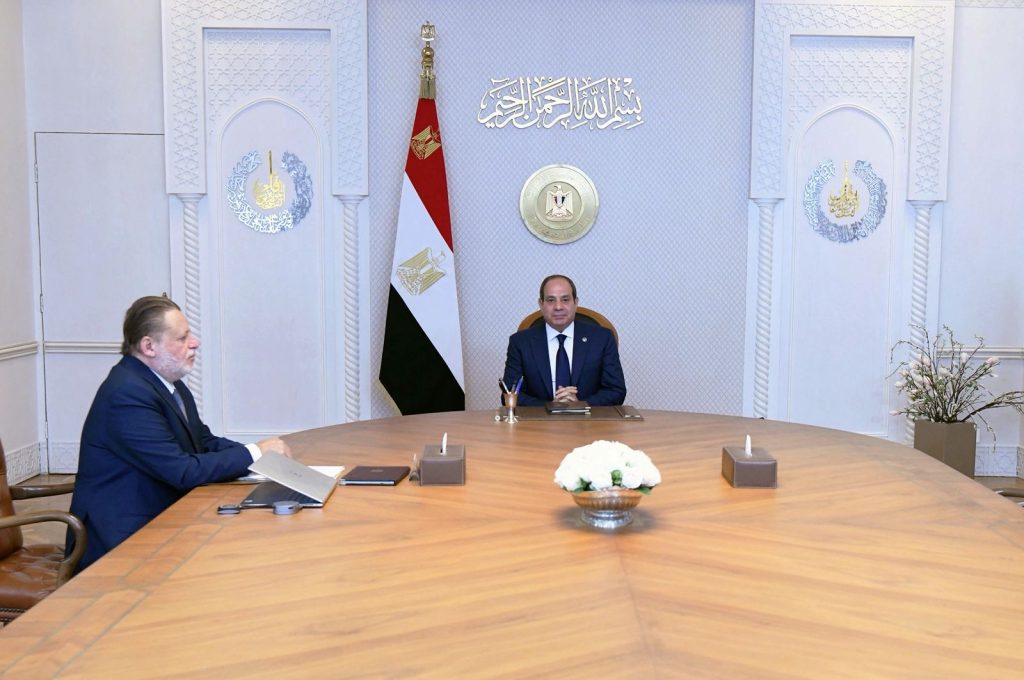 محطة مصر نيوز - الرئيس السيسي يستقبل محافظ البنك المركزي