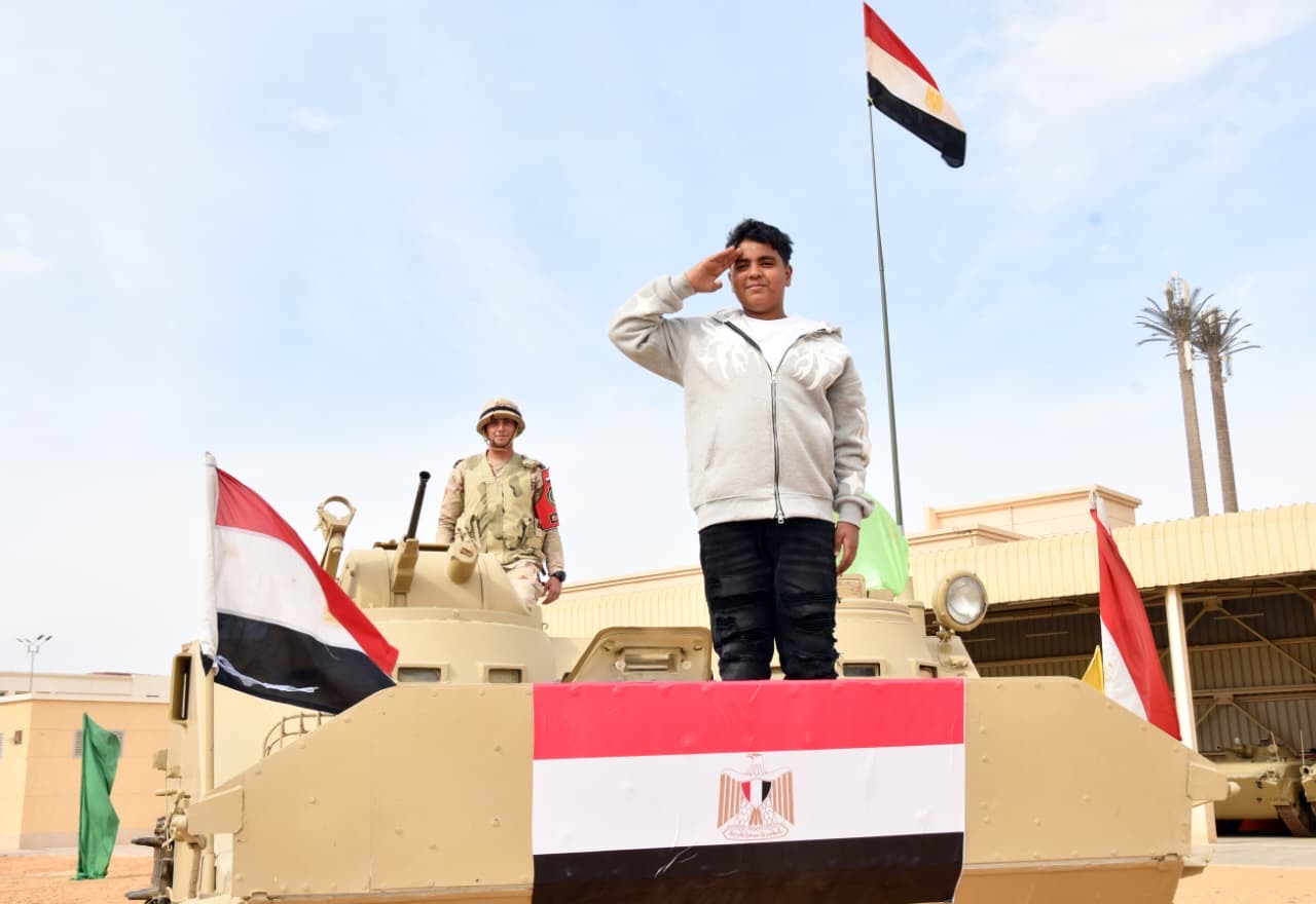 أخبار مصر والعالم لحظة بلحظة - «القوات المسلحة» تنظم عدداً من الزيارات لأسر الشهداء إلى الأكاديمية العسكرية المصرية