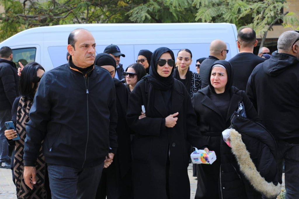 نجوم الفن يساندون زينة في وداع شقيقها.. حضور لافت في جنازة إسلام رضا أخبار مصر والعالم لحظة بلحظة - نجوم الفن يساندون زينة في وداع شقيقها.. حضور لافت في جنازة إسلام رضا