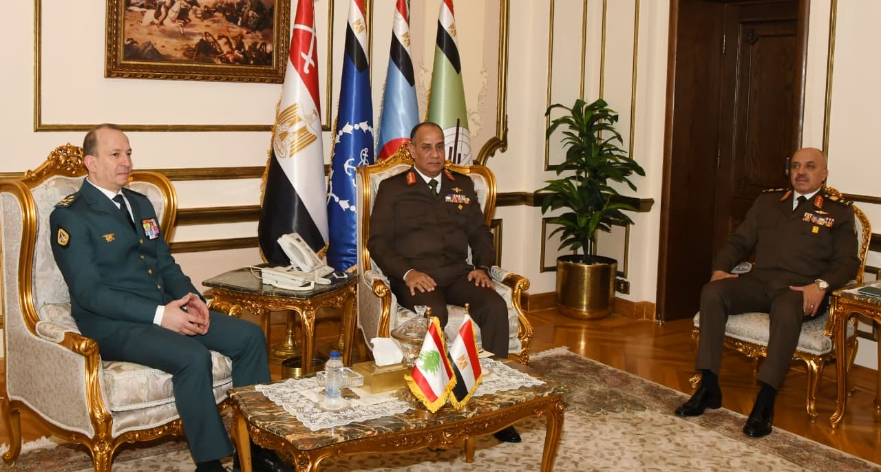 محطة مصر نيوز - القائد العام للقوات المسلحة وزير الدفاع والإنتاج الحربى يلتقى قائد الجيش اللبنانى