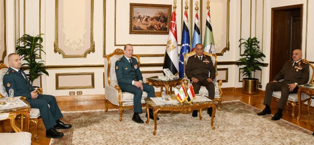 محطة مصر نيوز - القائد العام للقوات المسلحة وزير الدفاع والإنتاج الحربى يلتقى قائد الجيش اللبنانى