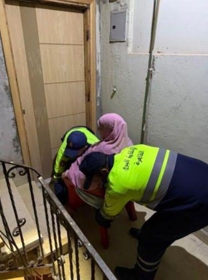 أخبار مصر والعالم لحظة بلحظة - الأجهزة الأمنية تلبي استغاثة سيدة غير قادرة على الحركة في نقلها لمستشفى بالقاهرة