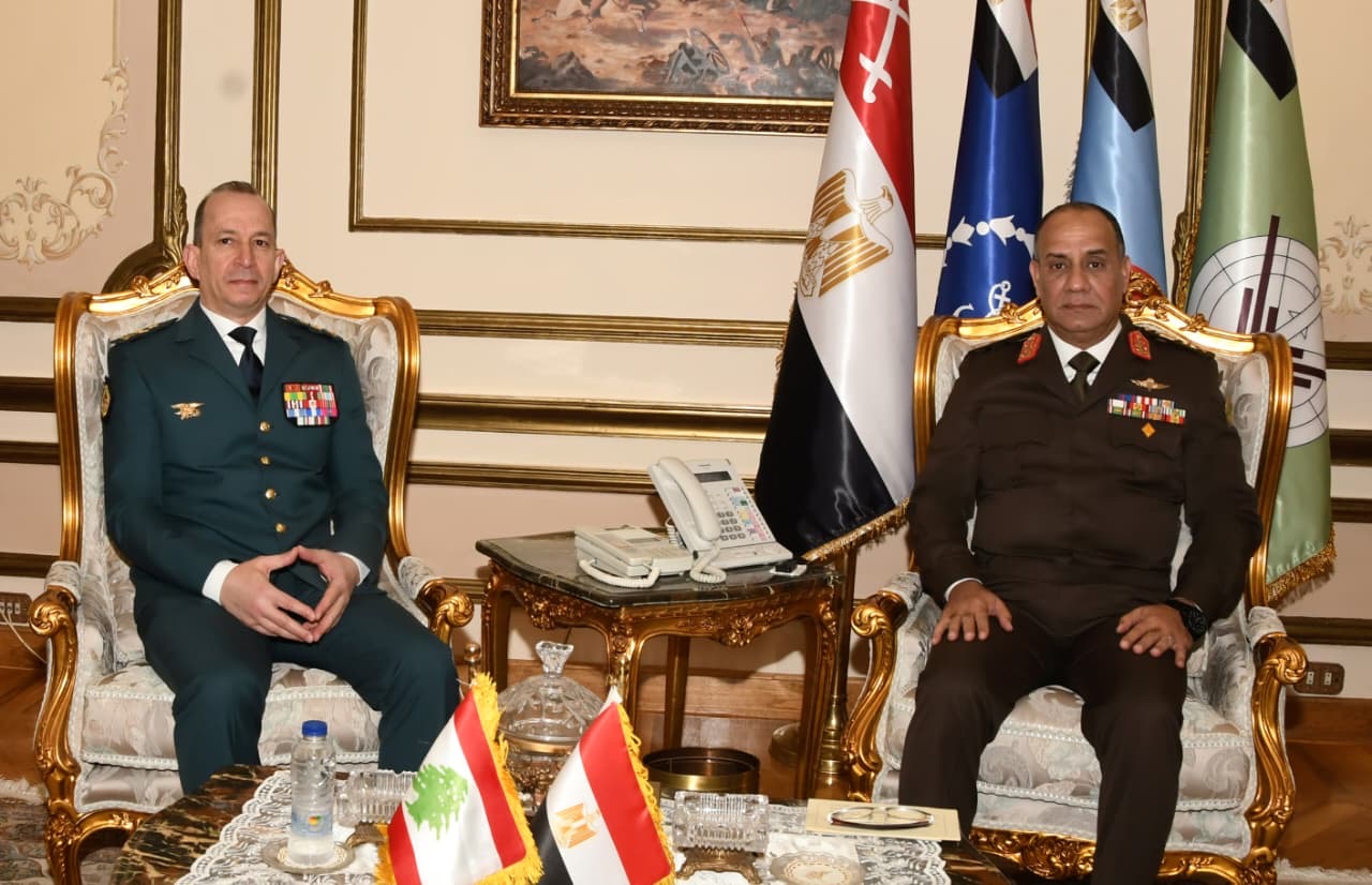 محطة مصر نيوز - القائد العام للقوات المسلحة وزير الدفاع والإنتاج الحربى يلتقى قائد الجيش اللبنانى