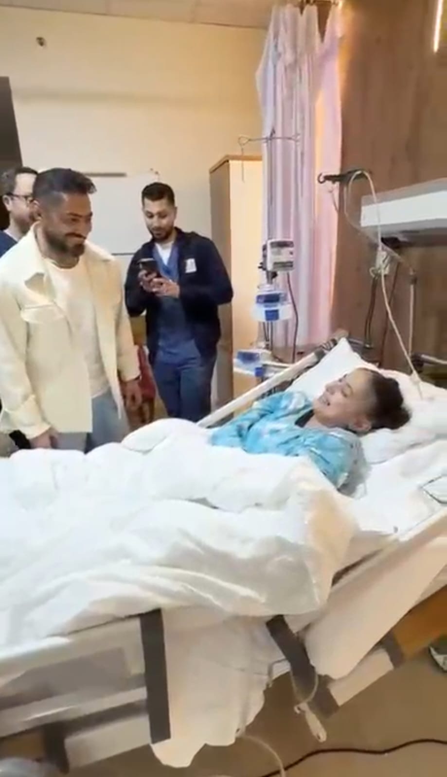 محطة مصر نيوز - تامر حسني يفتتح غرفة العناية المركزة الرابعة كصدقة جارية داخل مستشفى الناس للعلاج المجاني