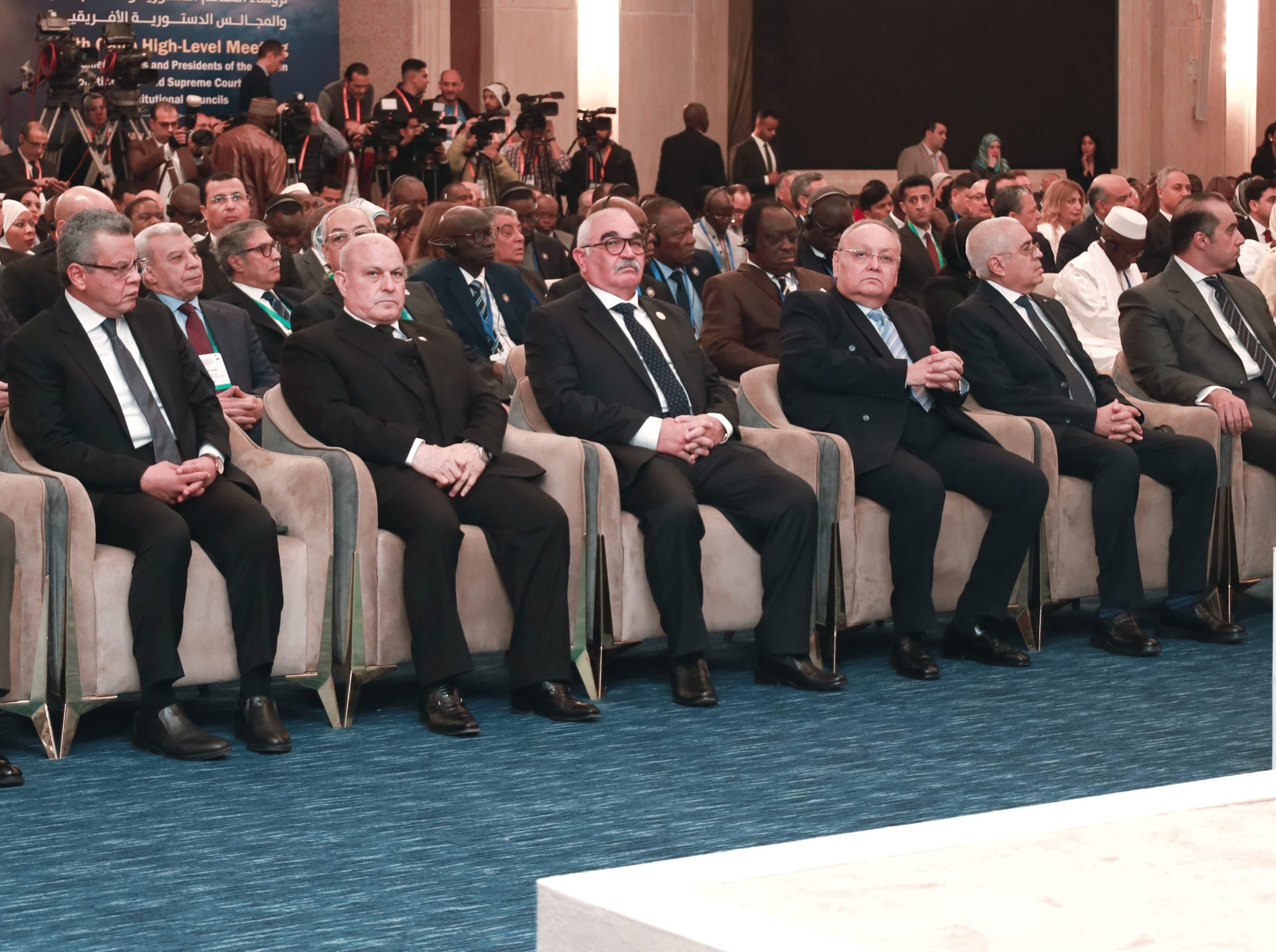 أخبار مصر والعالم لحظة بلحظة - رئيس هيئة النيابة الإدارية يشهد اجتماع القاهرة التاسع لرؤساء المحاكم الدستورية