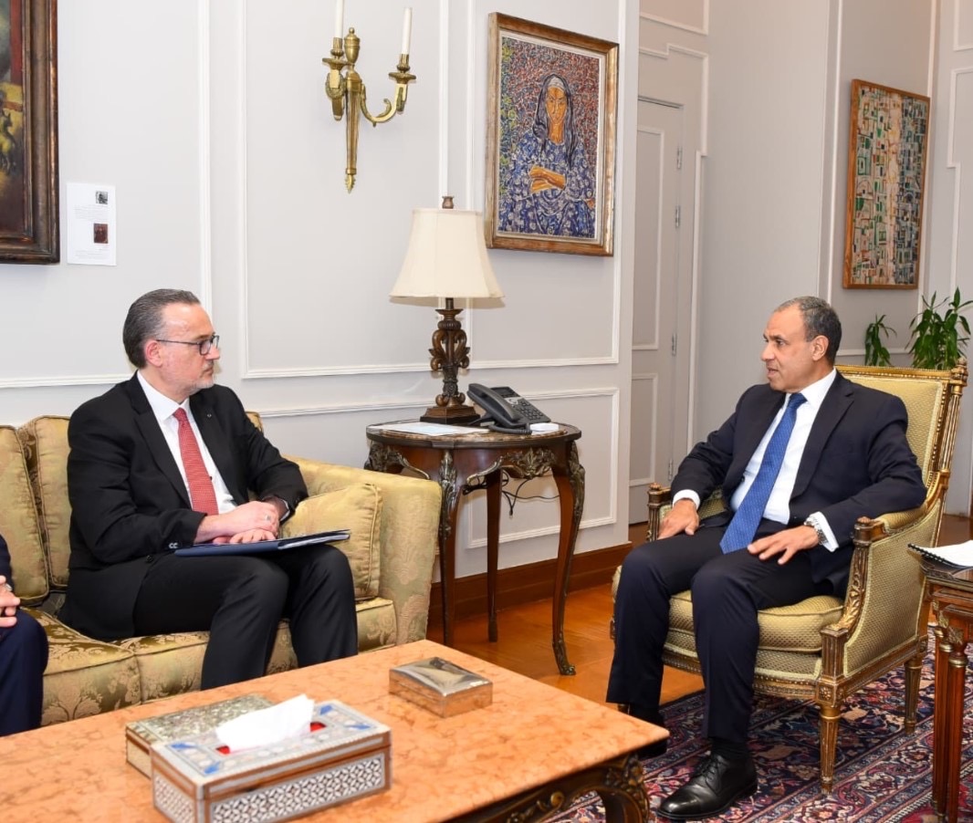 محطة مصر نيوز - وزير الخارجية المصري يستقبل وفد من البنك الأوروبي للاستثمار