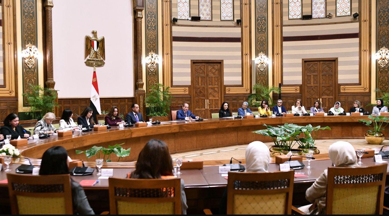 أخبار مصر والعالم لحظة بلحظة - الرئيس السيسي يُشارك في لقاء المرأة المصرية والأم المثالية