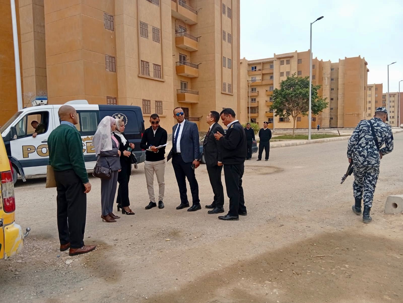 أخبار مصر والعالم لحظة بلحظة - النيابة الإدارية بأسيوط تعاين موقع سقوط طفل ومصرعه في موقع تحت الإنشاء