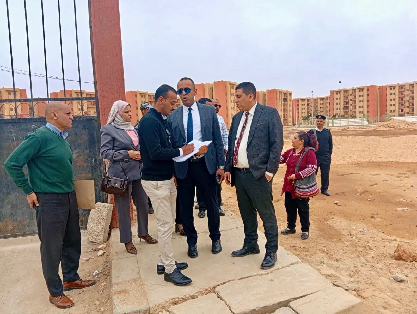 أخبار مصر والعالم لحظة بلحظة - النيابة الإدارية بأسيوط تعاين موقع سقوط طفل ومصرعه في موقع تحت الإنشاء