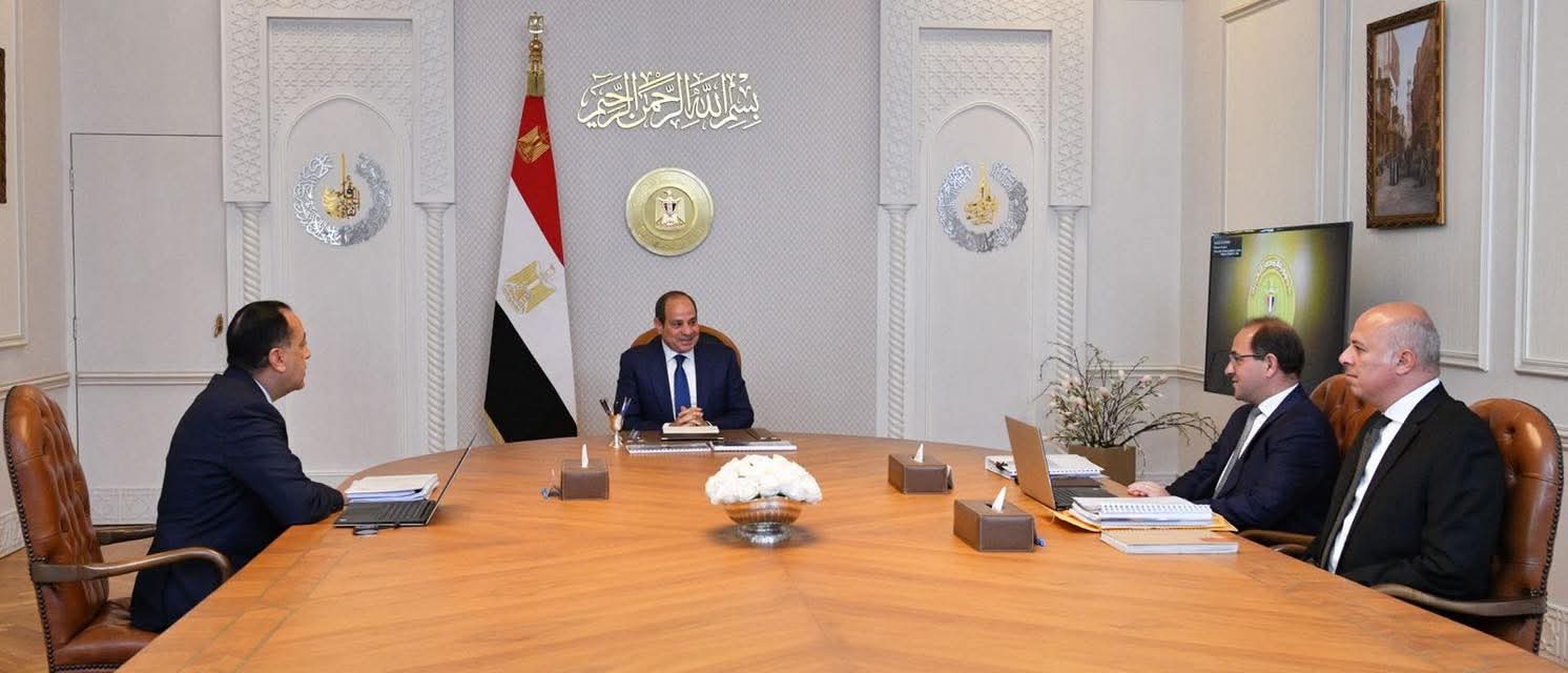 أخبار مصر والعالم لحظة بلحظة - الرئيس السيسي يجتمع مع رئيس الوزراء ووزير المالية