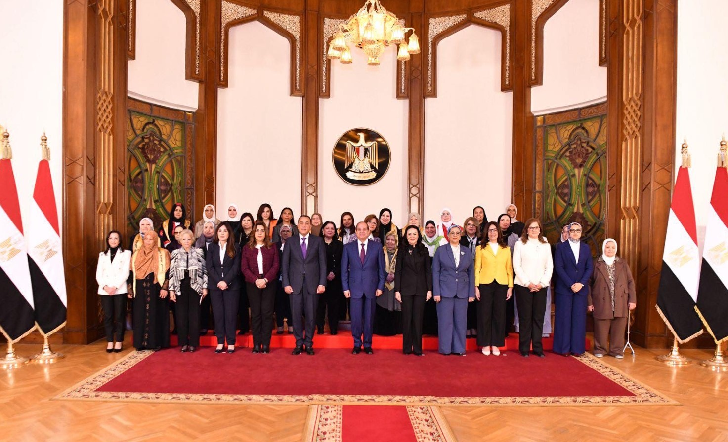أخبار مصر والعالم لحظة بلحظة - الرئيس السيسي يُشارك في لقاء المرأة المصرية والأم المثالية