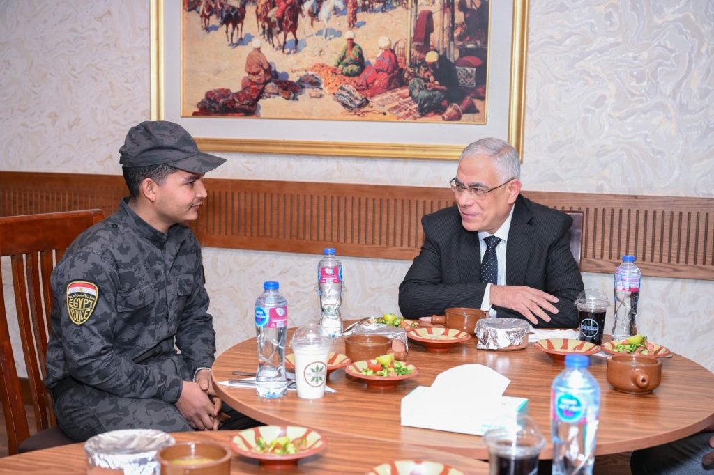 محطة مصر نيوز - النائب العام يشارك موظفي السكرتارية وأفراد حراسته الخاصة مأدبة الإفطار