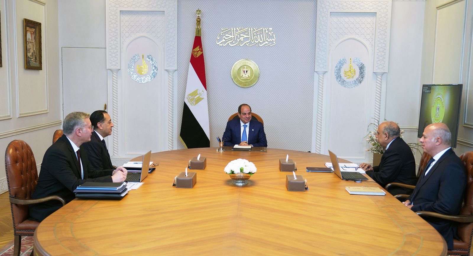 محطة مصر نيوز - الرئيس يستعرض مع وزيري الكهرباء التطورات الخاصة بفوائض الوفورات في منتجات الطاقة