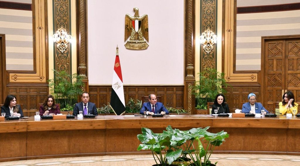أخبار مصر والعالم لحظة بلحظة - الرئيس السيسي يُشارك في لقاء المرأة المصرية والأم المثالية