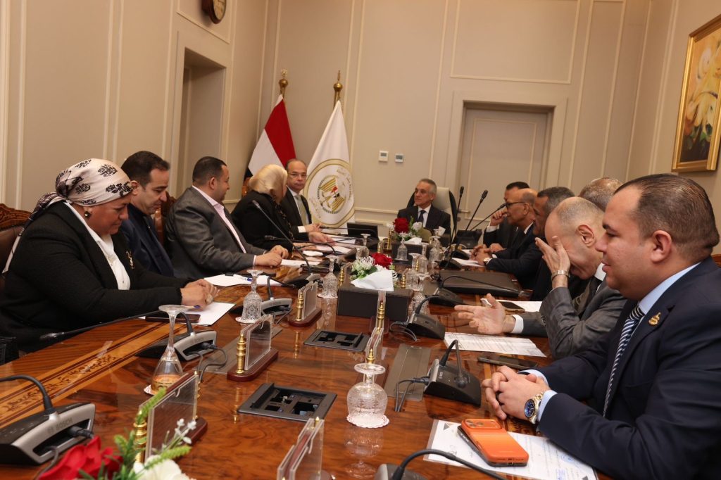 محطة مصر نيوز - المستشار محمود الشريف وزير العدل يلتقي عدداً من عضاء «النواب والشيوخ»