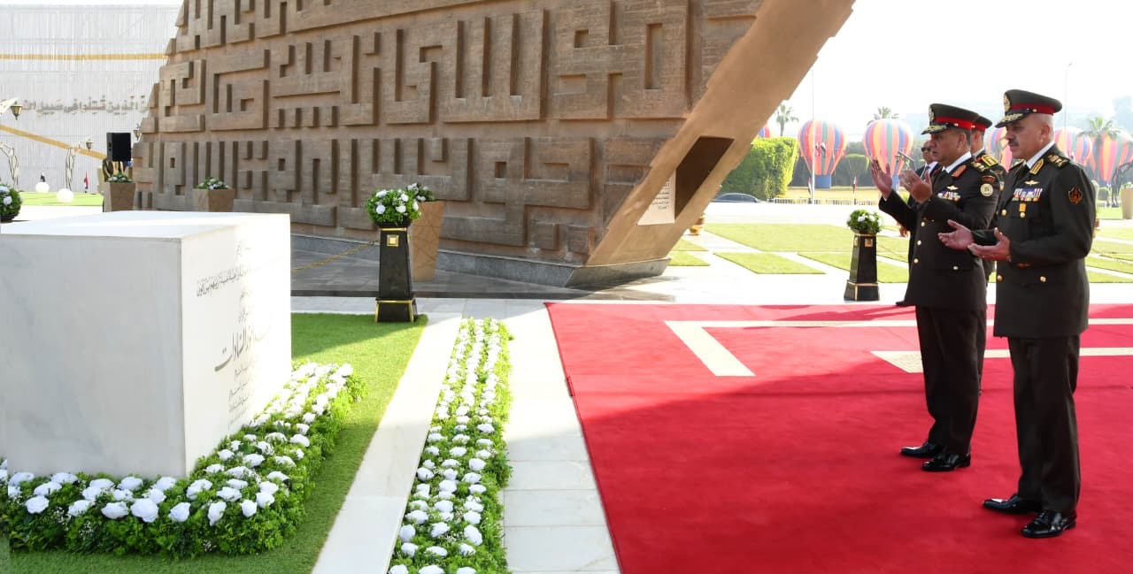 محطة مصر نيوز - بمناسبة الإحتفال بيوم الشهيد.. الرئيس السيسي يُنيب وزير الدفاع لوضع إكليل من الزهور على النصب التذكاري لشهداء القوات المسلحة