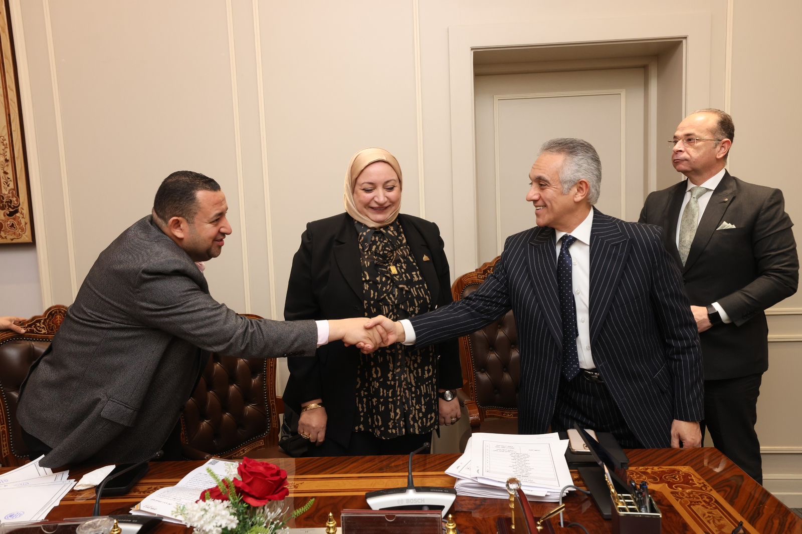 محطة مصر نيوز - المستشار محمود الشريف وزير العدل يلتقي عدداً من عضاء «النواب والشيوخ»