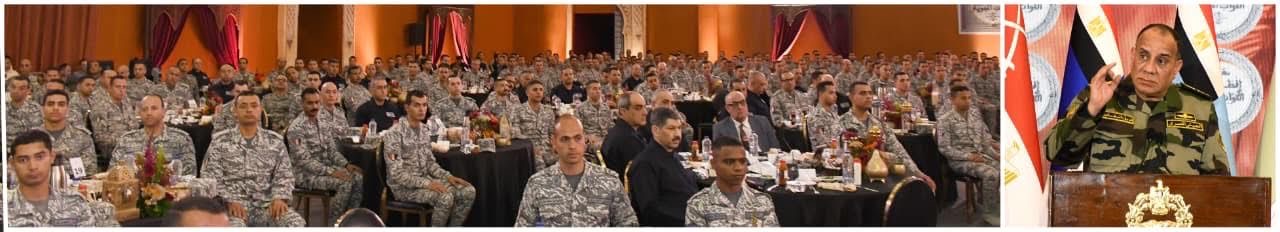 محطة مصر نيوز - وزير الدفاع والإنتاج الحربى يلتقى مقاتلى القوات الجوية ويشاركهم تناول وجبة الإفطار