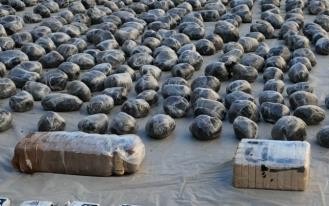أخبار مصر والعالم لحظة بلحظة - الداخلية تحبط تهريب 3 أطنان مخدرات بقيمة 230 مليون جنيه بالسويس| صور