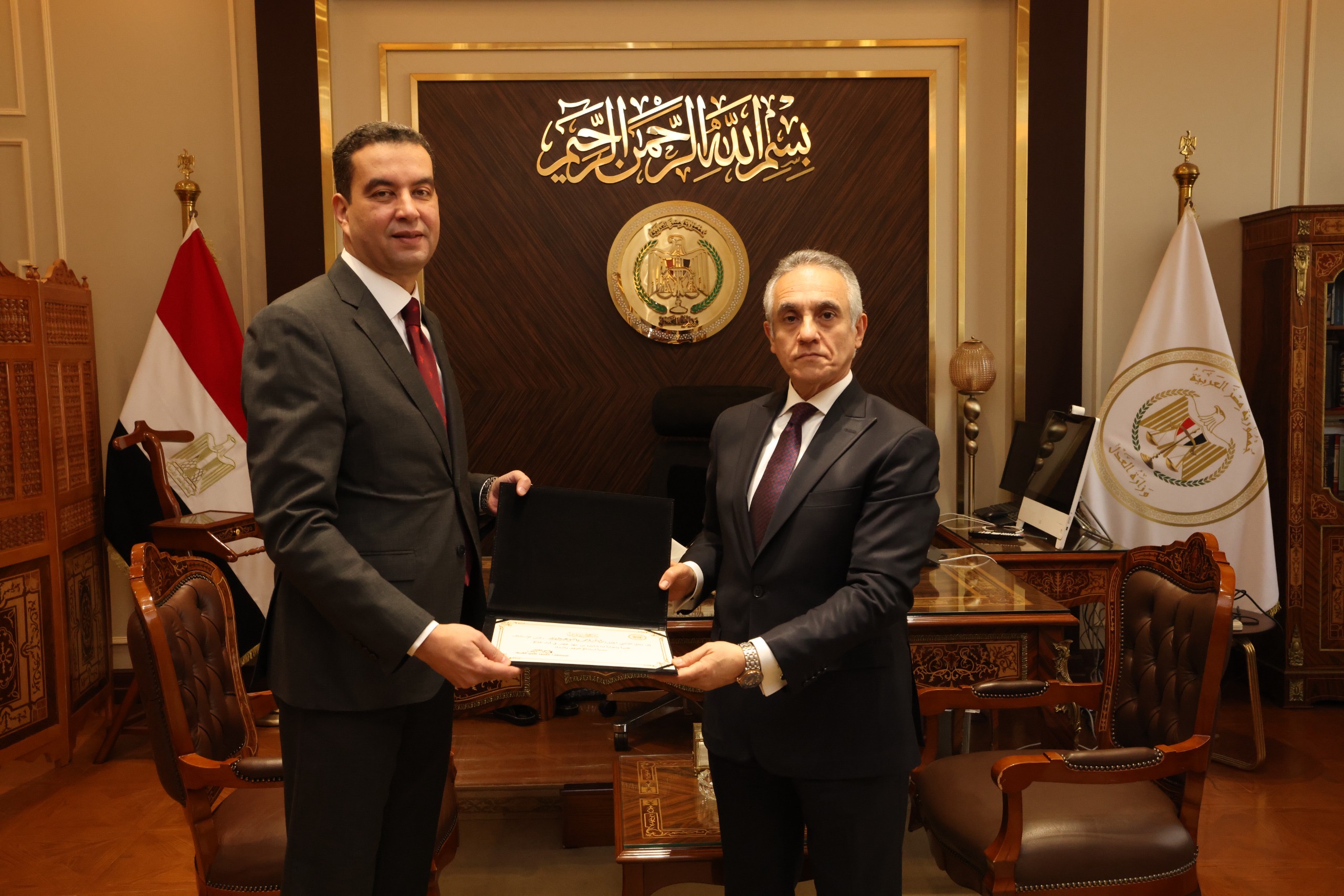 أخبار مصر والعالم لحظة بلحظة - لتطوير العمل القضائي.. وزير العدل ينتدب 13 مساعداً جديداً ويُكرم مساعدي الوزير السابقين