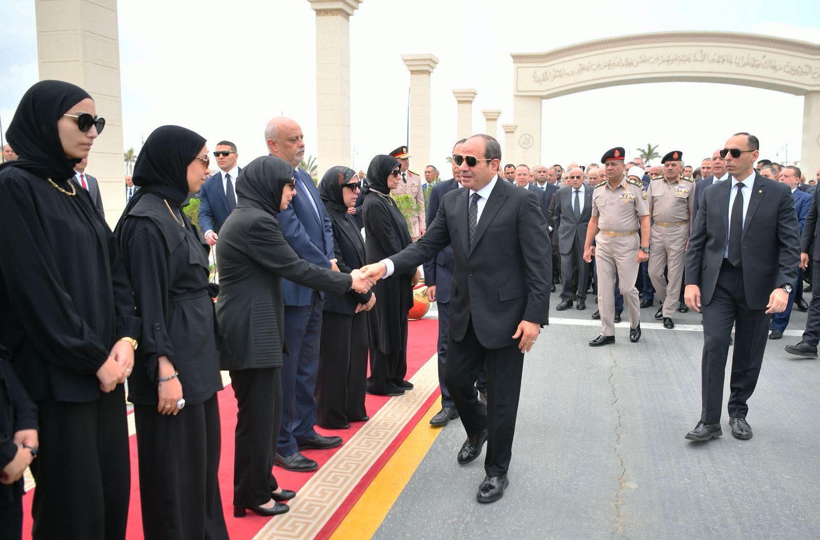 محطة مصر نيوز - الرئيس السيسي يتقدم مشيعي جنازة اللواء كمال مدبولي والد الدكتور مصطفى مدبولي