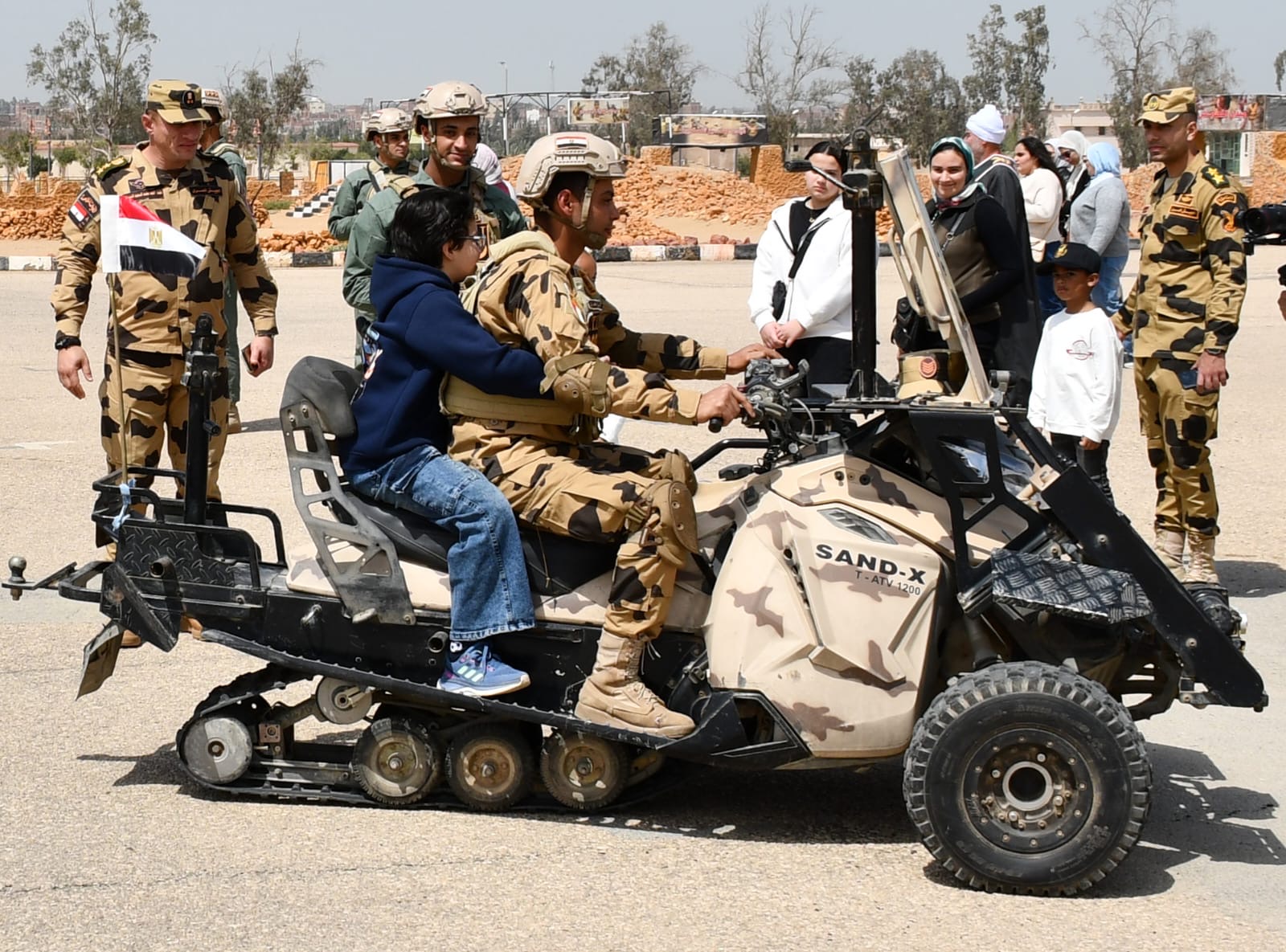 محطة مصر نيوز - الجيوش الميدانية والمناطق العسكرية تفتح أبوابها للاحتفال مع أطفال مصر بيوم اليتيم