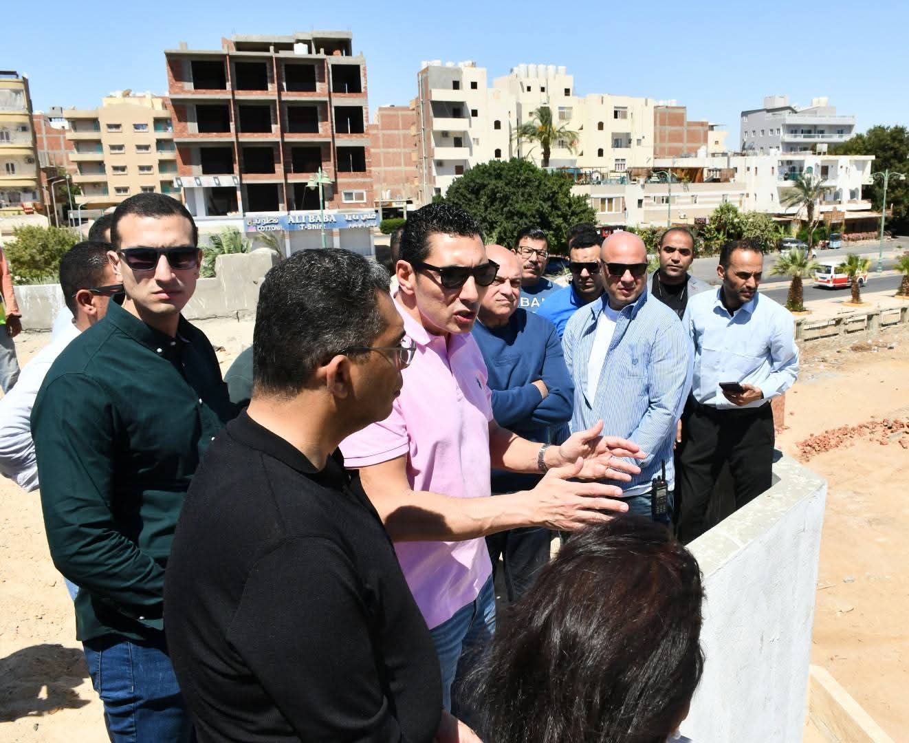 محطة مصر نيوز - وزير الشباب والرياضة ومحافظ البحر الأحمر يتفقدان الأعمال الإنشائية بمعسكر الشباب بسفاجا
