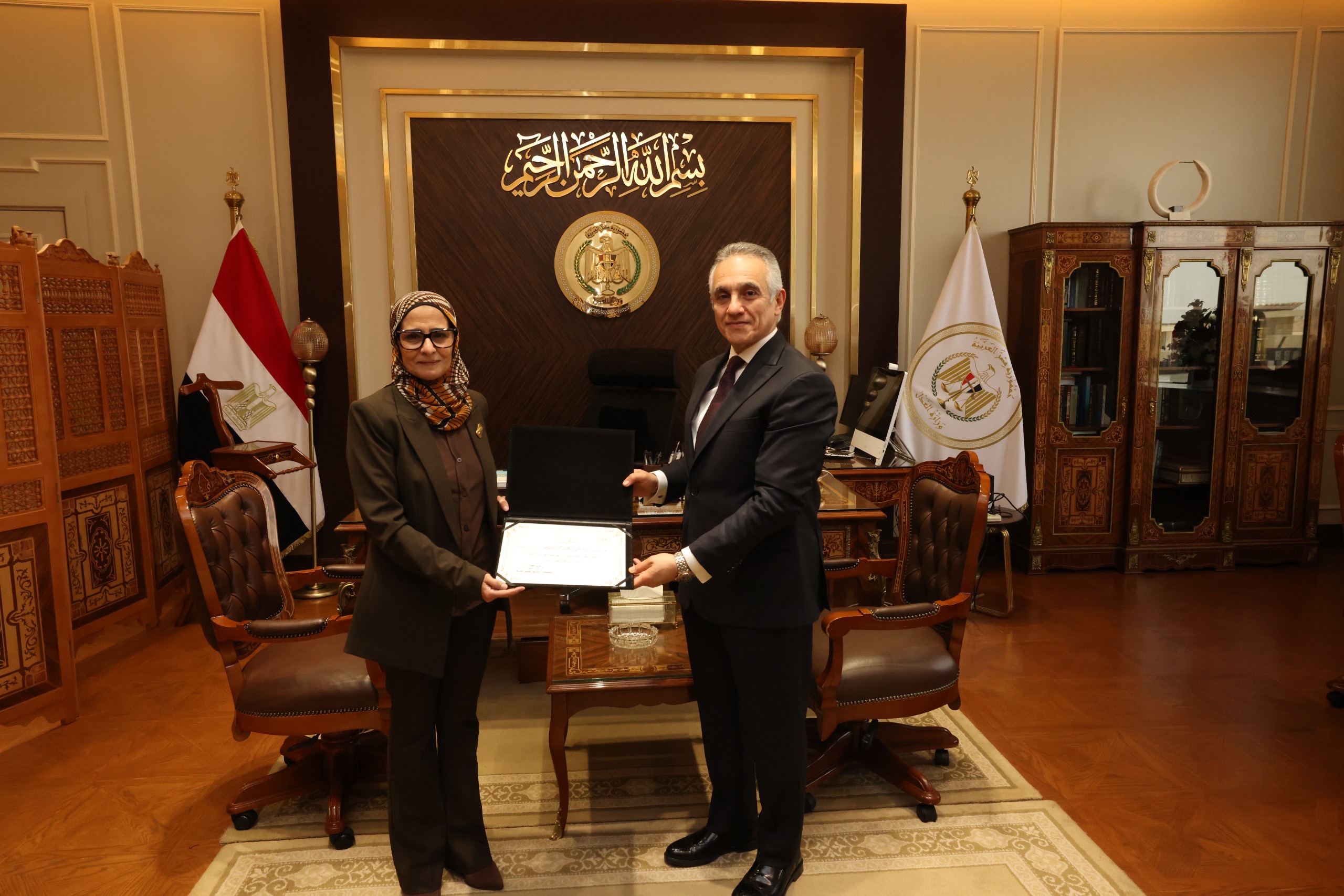 أخبار مصر والعالم لحظة بلحظة - لتطوير العمل القضائي.. وزير العدل ينتدب 13 مساعداً جديداً ويُكرم مساعدي الوزير السابقين