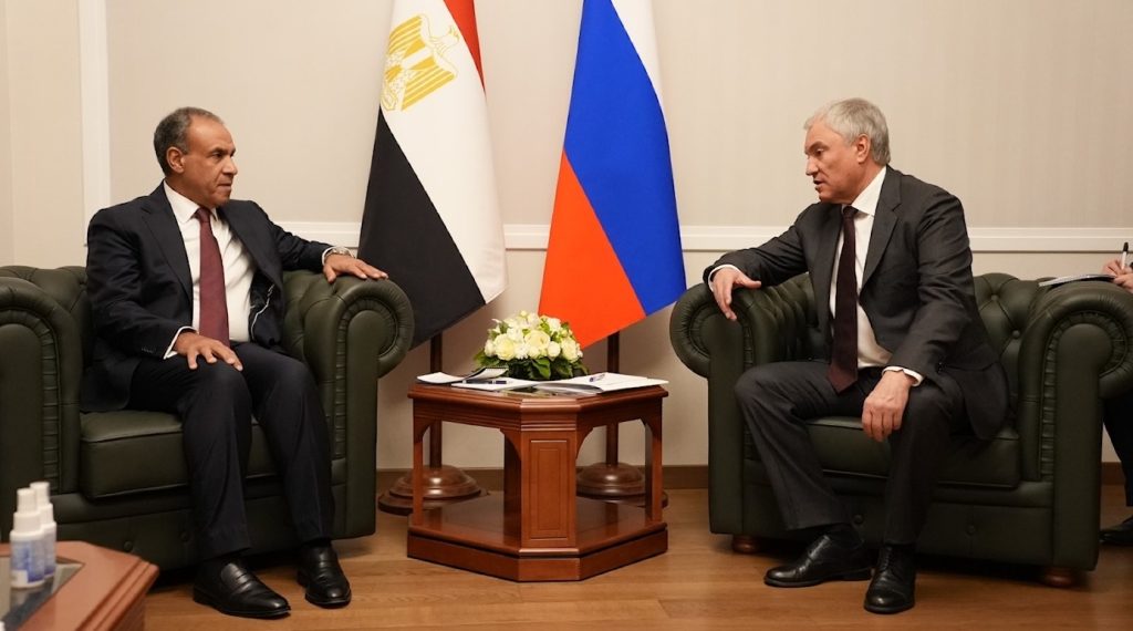 محطة مصر نيوز - وزير الخارجية المصري يلتقي رئيس مجلس الدوما الروسي