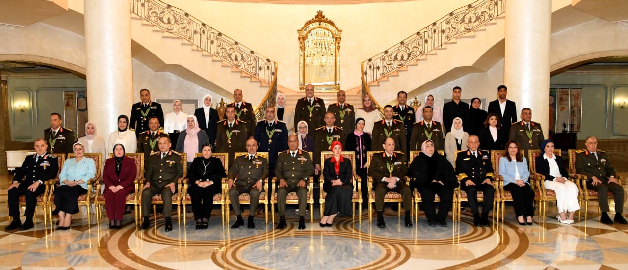 محطة مصر نيوز - وزير الدفاع والإنتاج الحربي يكرم عدداً من القادة الذين أوفوا العطاء بالقوات المسلحة