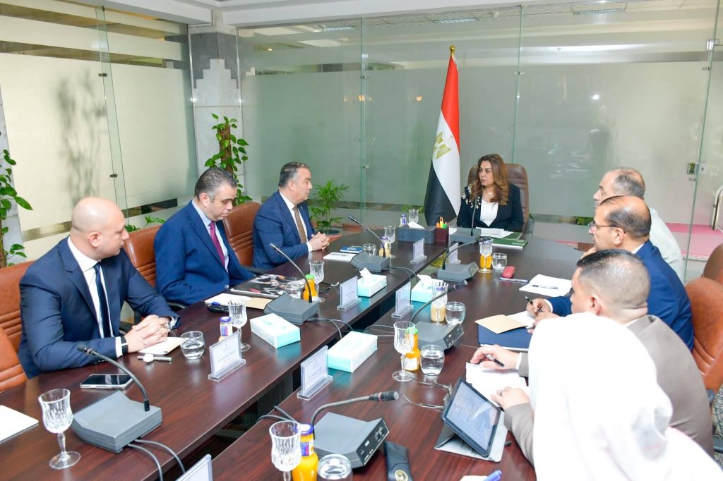وزيرة التنمية المحلية والبيئة تبحث تطوير منظومة الميكروباص والسيرفيس بالمحافظات بحلول رقمية حديثة أخبار مصر والعالم لحظة بلحظة - وزيرة التنمية المحلية والبيئة تبحث تطوير منظومة الميكروباص والسيرفيس بالمحافظات بحلول رقمية حديثة
