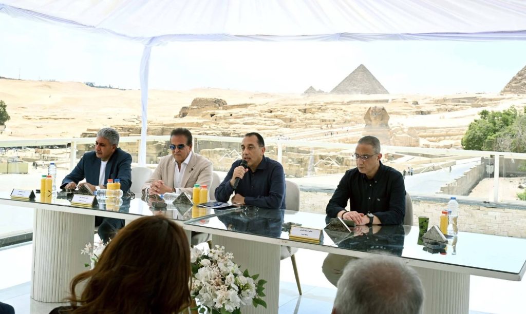 رئيس الوزراء يلتقى أهالي نزلة السمان لمناقشة مخططات تطوير المنطقة أخبار مصر والعالم لحظة بلحظة - رئيس الوزراء يلتقى أهالي نزلة السمان لمناقشة مخططات تطوير المنطقة