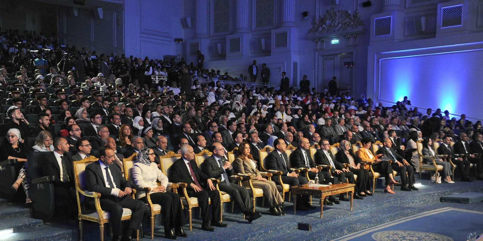 أخبار مصر والعالم لحظة بلحظة - مدبولي يشهد إطلاق "مبادرة المليون رخصة دولية" و"مرصد سوق العمل الدولي" لتأهيل الشباب لمتطلبات الاقتصاد الرقمي