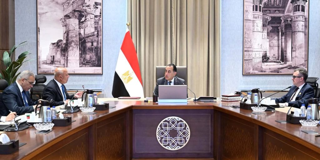 رئيس الوزراء يتابع الموقف التنفيذي لعدد من مشروعات قطاع الطرق ويوجه بتكثيف أعمال الصيانة أخبار مصر - رئيس الوزراء يتابع الموقف التنفيذي لعدد من مشروعات قطاع الطرق ويوجه بتكثيف أعمال الصيانة