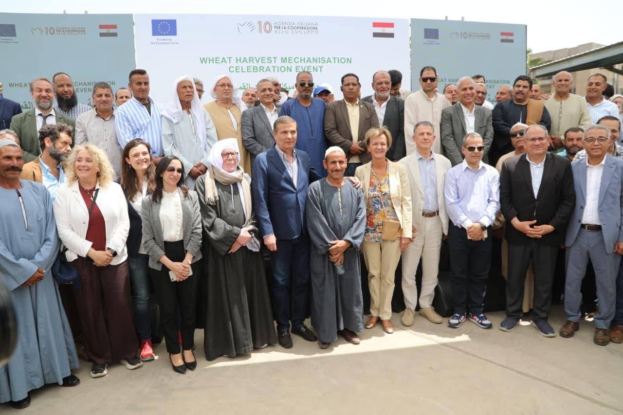 أخبار مصر والعالم لحظة بلحظة - وزير الزراعة ومحافظ البحيرة يشهدان احتفالية ميكنة حصاد القمح بالمحافظة بحضور سفيرة الاتحاد الأوروبي