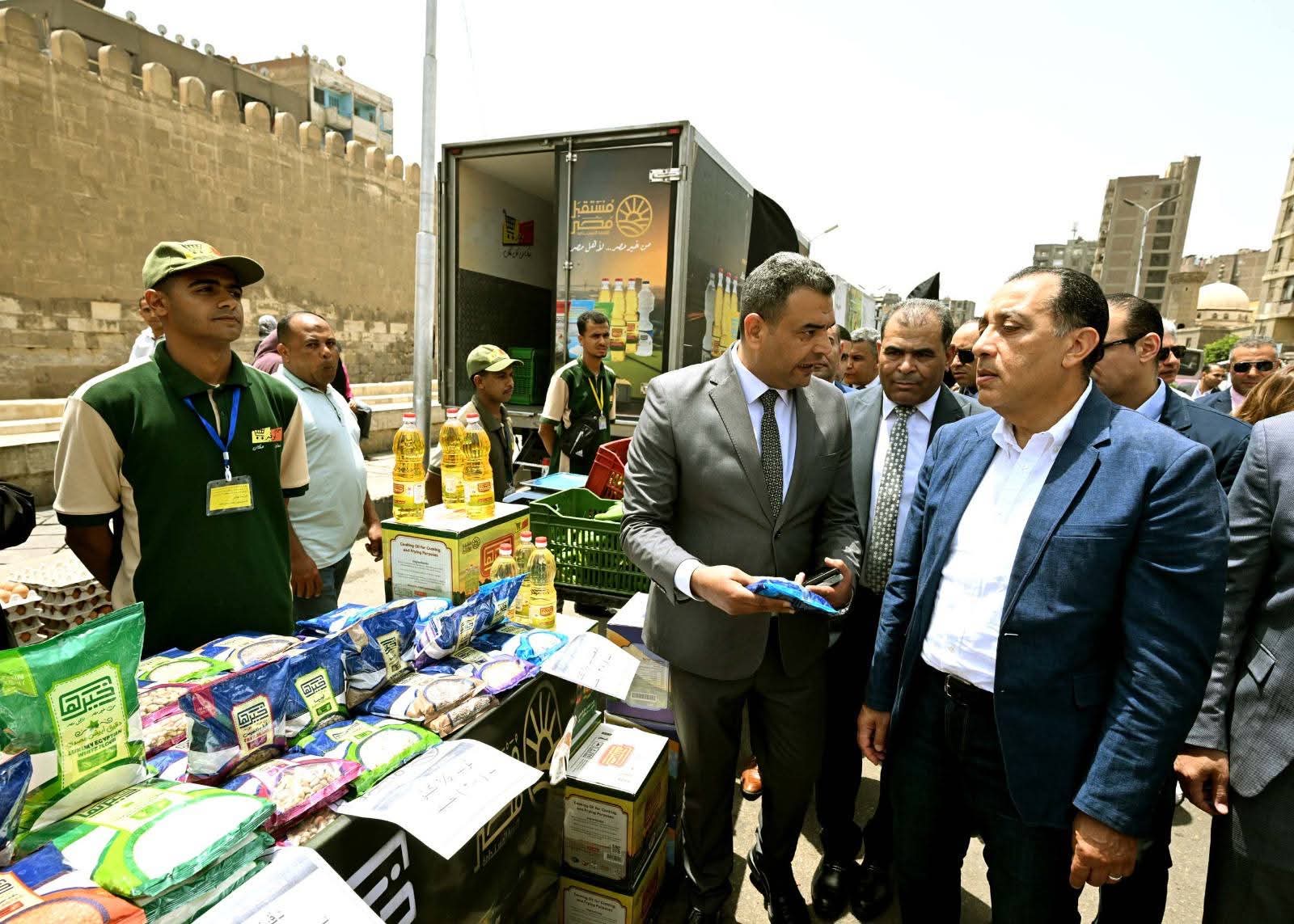 أخبار مصر والعالم لحظة بلحظة - في أثناء جولته بعدد من المناطق بمحافظة القاهرة: رئيس الوزراء يتفقد معرض «أهلًا بالعيد» بمنطقة الجمالية
